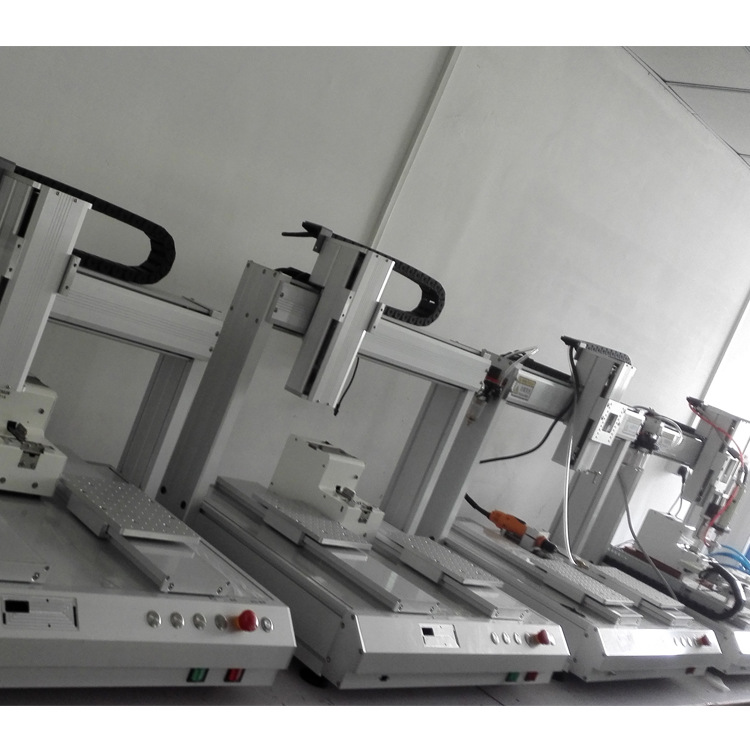 芯片的生產(chǎn)可不只是需要焊錫機(jī)，點(diǎn)膠機(jī)也功不可沒(méi)